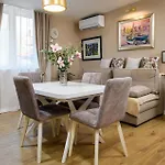 Lovely Apartment In Split With Wifi